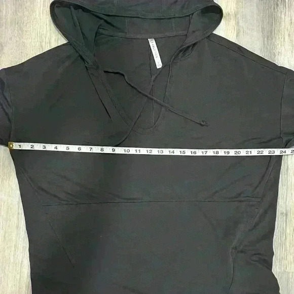 Fabletics Women’s 3/4 Sleeve Black Oversized Pullover Hooded Top Deep V Size S - Picture 5 of 5